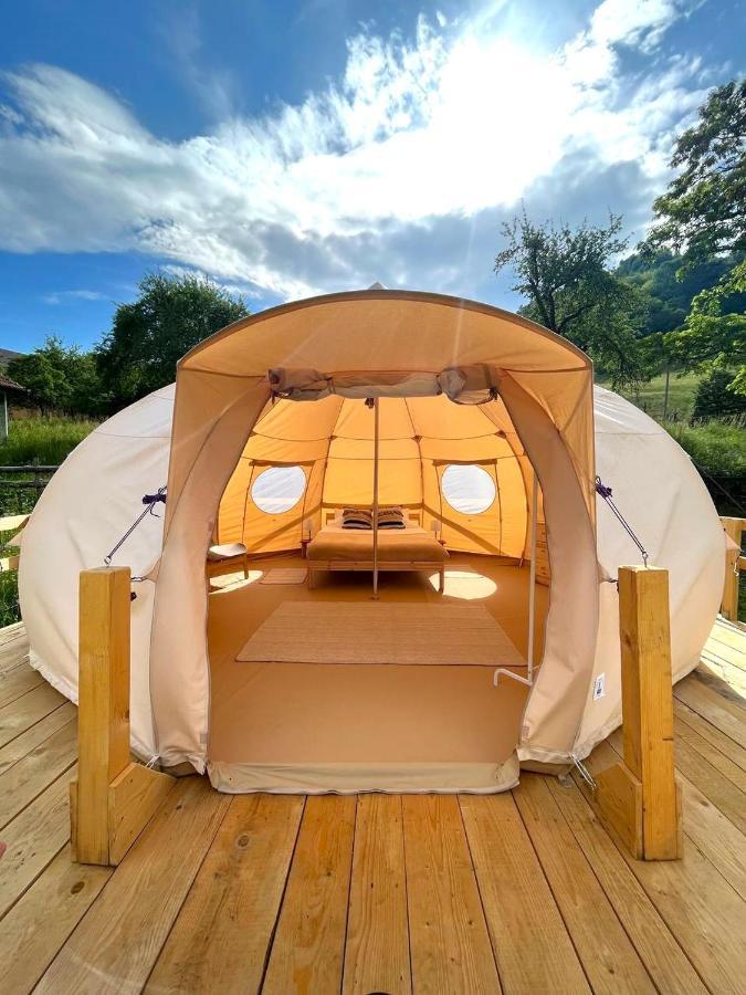 Отель Flore'S Garden Glamping Бран Экстерьер фото