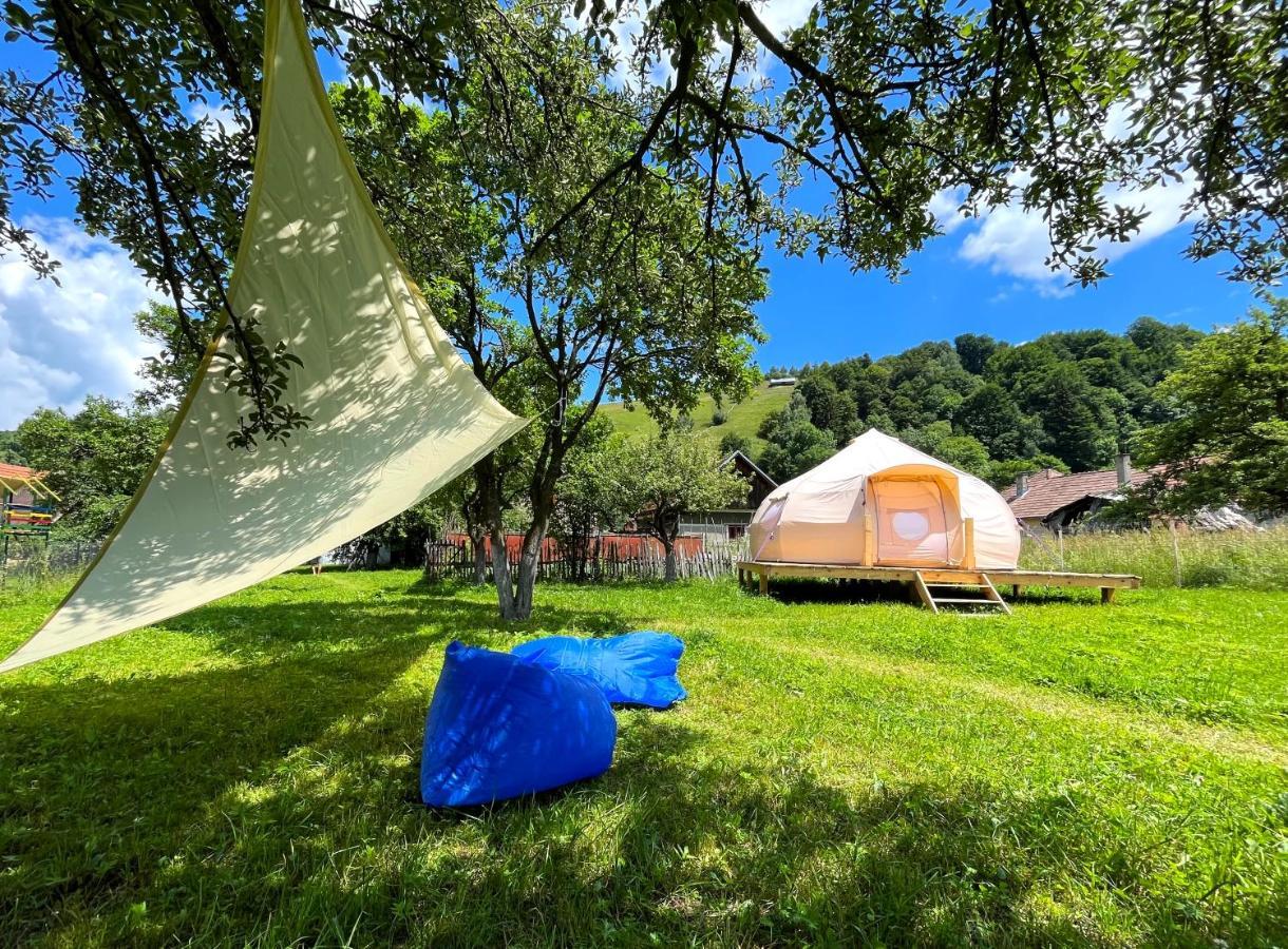 Отель Flore'S Garden Glamping Бран Экстерьер фото