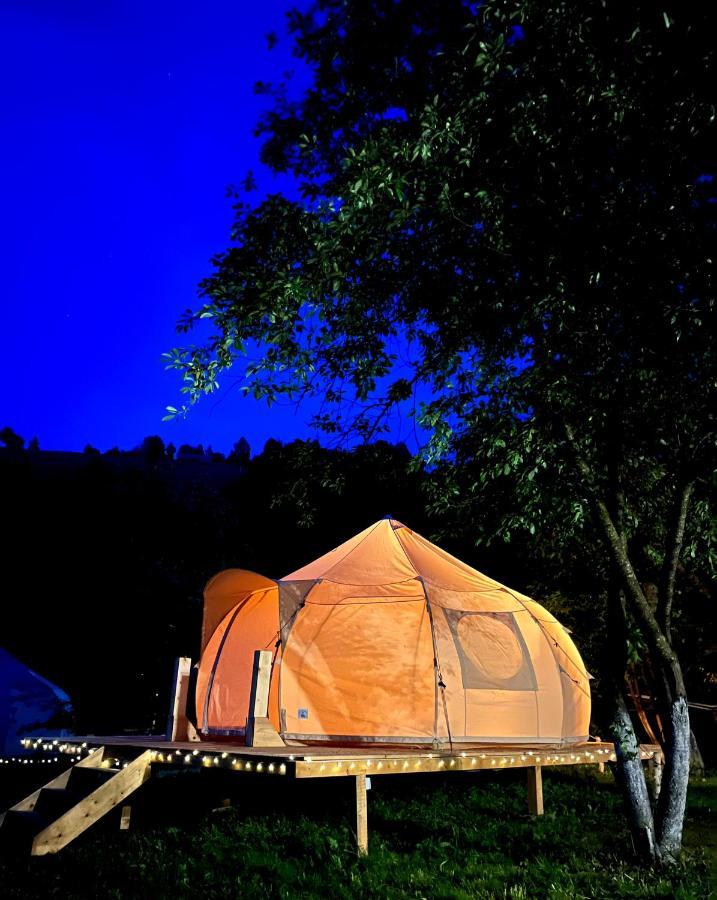 Отель Flore'S Garden Glamping Бран Экстерьер фото
