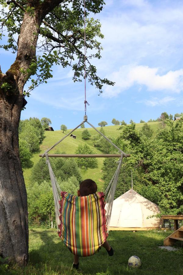 Отель Flore'S Garden Glamping Бран Экстерьер фото