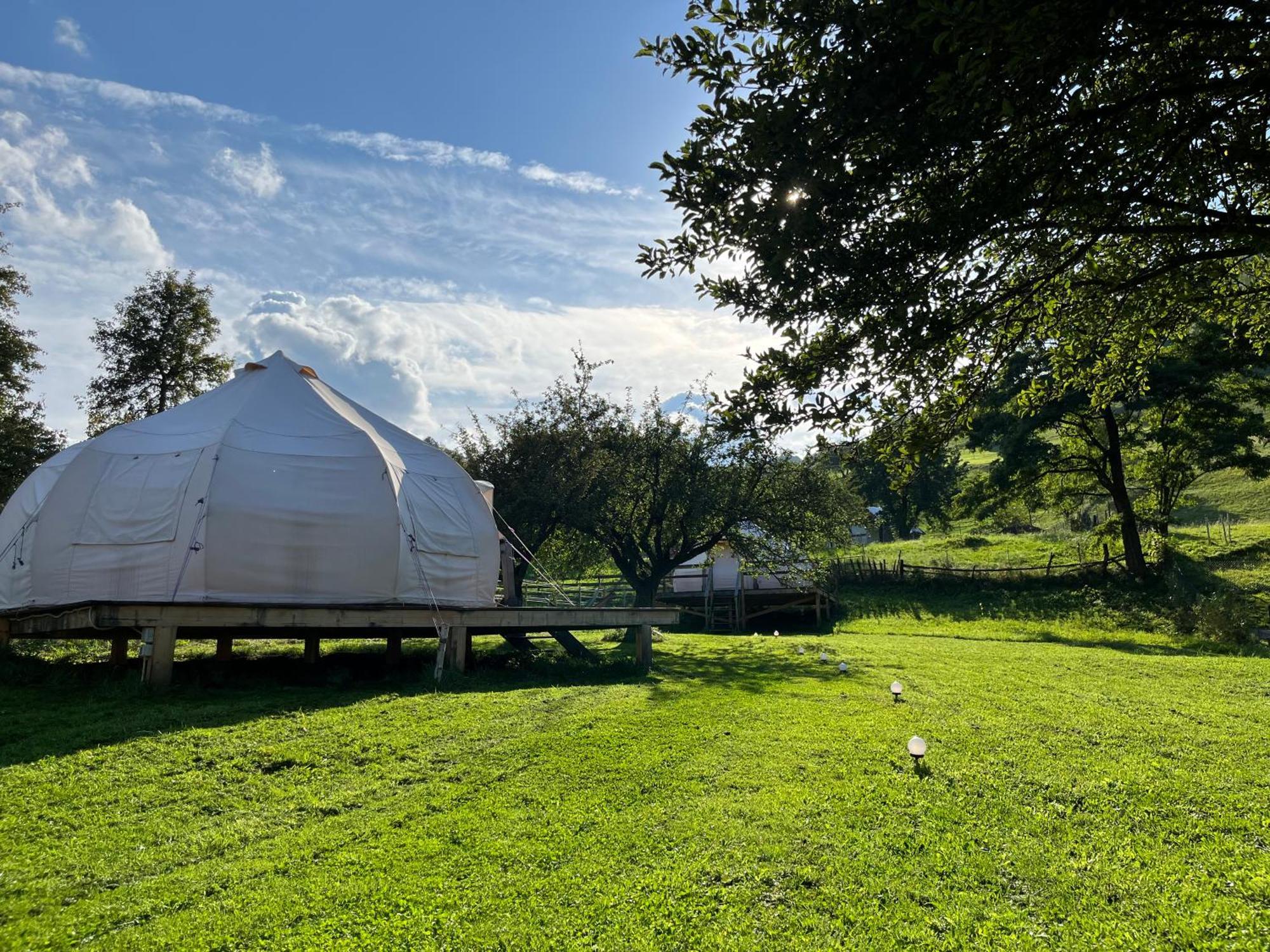 Отель Flore'S Garden Glamping Бран Экстерьер фото